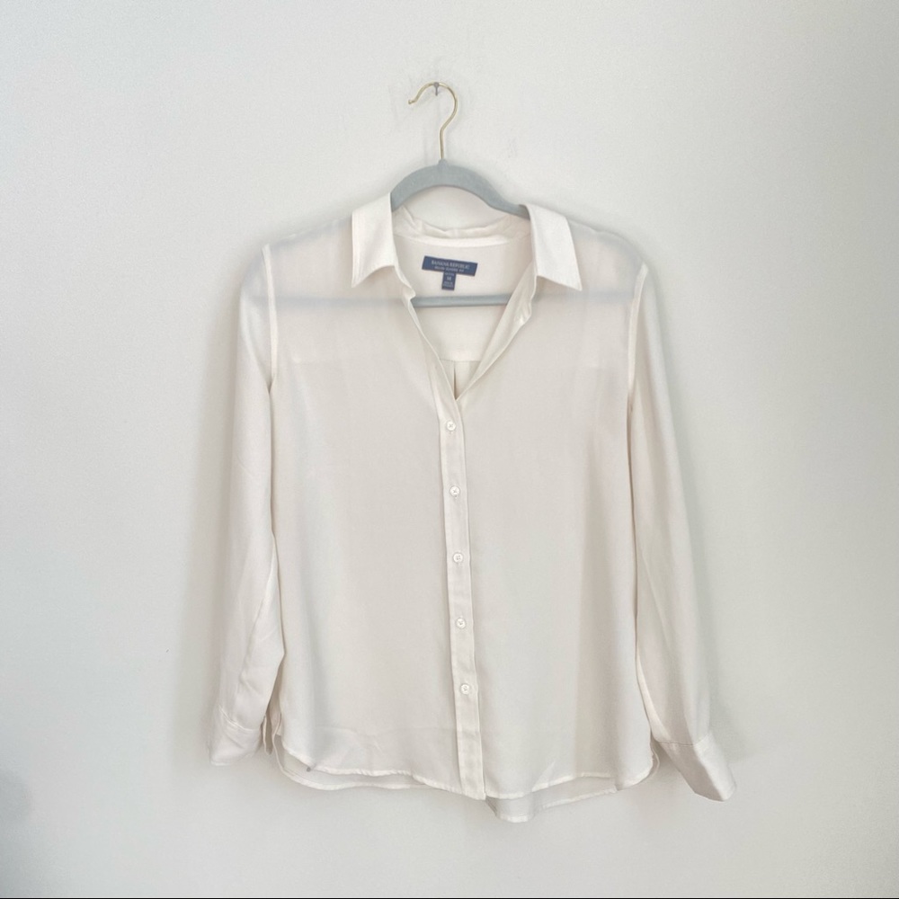 Banana Republic Silky Satin Off White Blouse, Petite Size Medium